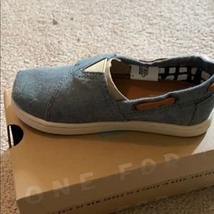 Toms loafers chambray size 9